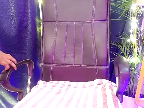 Snapshot of your_Tanu_02 chatting on October 15, 2025, 11:07 am your Tanu 02 online show from October 15, 2025, 11:07 am