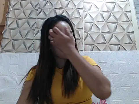 pretty lusii online show from March 12, 2026, 4:22 pm