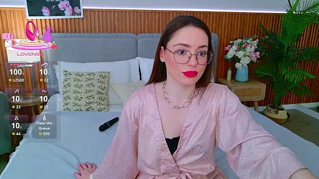 JulliRoss online show from May 18, 2026, 5:02 am
