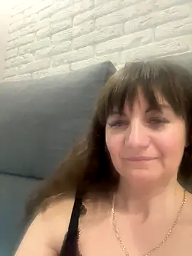 Butterfly8385 online show from November 19, 2025, 9:37 pm