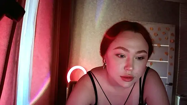 LolaMint  online show from November 25, 2025, 11:21 am