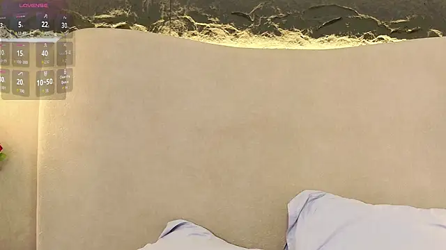 AmyCarammel online show from November 4, 2025, 2:21 pm