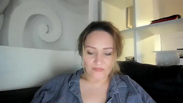 88  callmemadam  88 online show from January 19, 2026, 2:21 pm