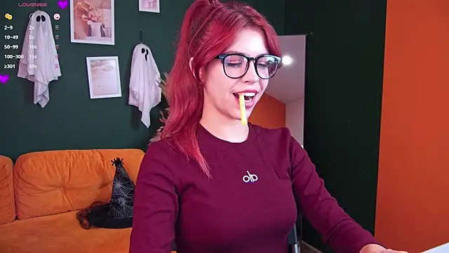 Snapshot of SabrinaCutie chatting on October 15, 2025, 7:16 am SabrinaCutie online show from October 15, 2025, 7:16 am
