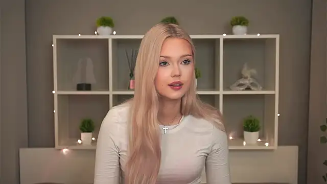 KaryTasch online show from October 28, 2025, 9:58 pm