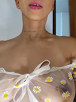 Snapshot of Alice_Barry chatting on March 3, 2026, 12:06 am Alice Barry online show from March 3, 2026, 12:06 am