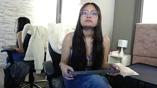 Snapshot of _kita chatting on November 3, 2025, 11:47 am kita online show from November 3, 2025, 11:47 am