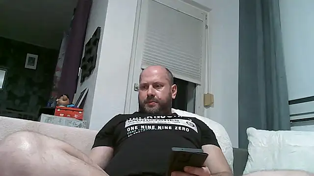 MrniceGuy86 online show from October 10, 2025, 6:09 pm