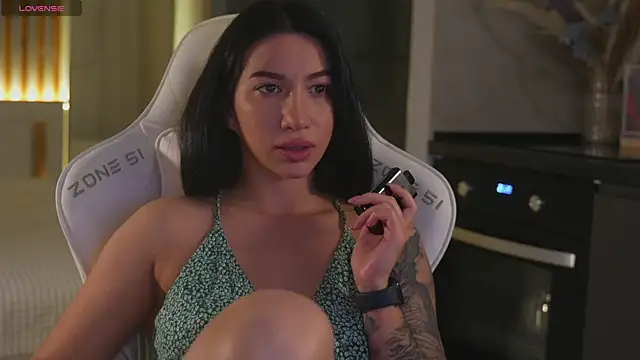 Snapshot of LeoBamble chatting on October 20, 2025, 5:24 pm LeoBamble online show from October 20, 2025, 5:24 pm