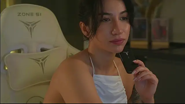 Snapshot of LeoBamble chatting on November 17, 2025, 5:17 pm LeoBamble online show from November 17, 2025, 5:17 pm