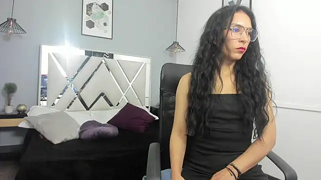 Maite black online show from November 15, 2025, 2:37 am