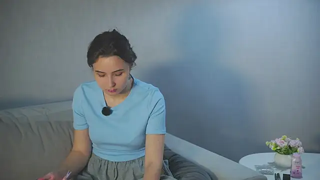 GloriaVitiello online show from October 21, 2025, 10:14 am