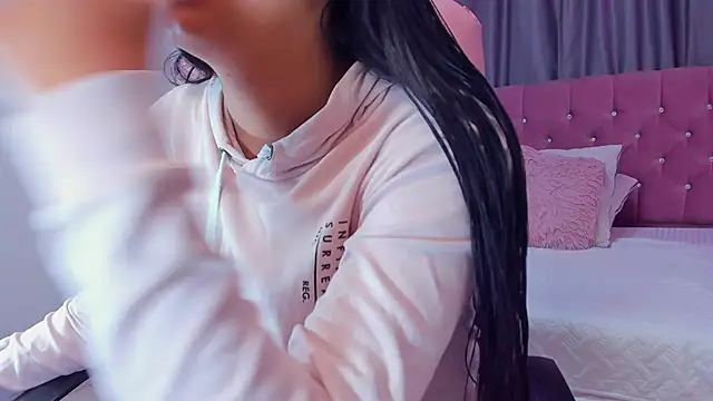 Snapshot of Briseida-White chatting on November 29, 2025, 11:54 am Briseida-White online show from November 29, 2025, 11:54 am