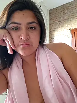 morenalatinaa online show from February 15, 2026, 1:10 pm