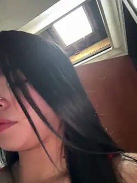 LunaMoore Pink online show from April 14, 2026, 12:21 pm