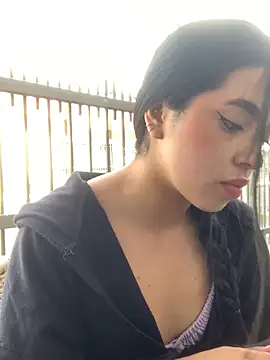 LunaMoore Pink online show from November 20, 2025, 1:12 pm