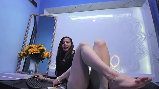 Snapshot of Kylie_Bloom chatting on January 10, 2026, 8:48 pm Kylie Bloom online show from January 10, 2026, 8:48 pm