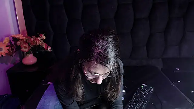 Kylie Bloom online show from November 16, 2025, 11:30 pm