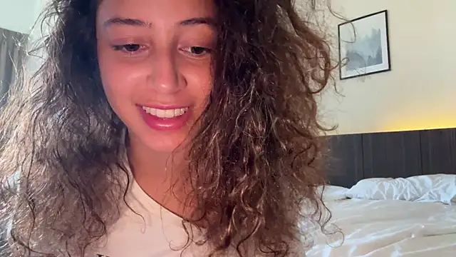 Snapshot of absoluthorrorfield chatting on April 4, 2026, 1:56 am absoluthorrorfield online show from April 4, 2026, 1:56 am