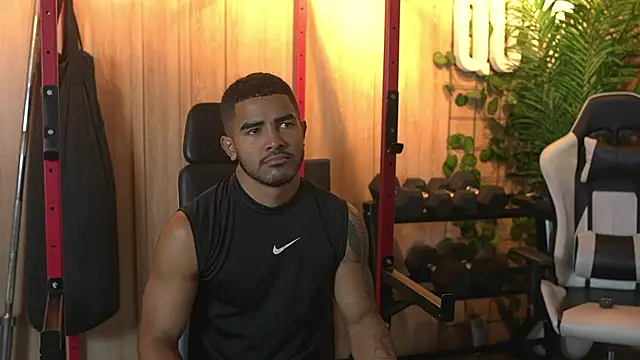 Snapshot of Reik_Vonn chatting on November 10, 2025, 12:10 pm Reik Vonn online show from November 10, 2025, 12:10 pm