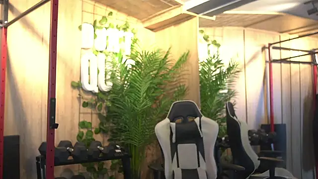 Snapshot of Reik_Vonn chatting on December 1, 2025, 12:17 pm Reik Vonn online show from December 1, 2025, 12:17 pm