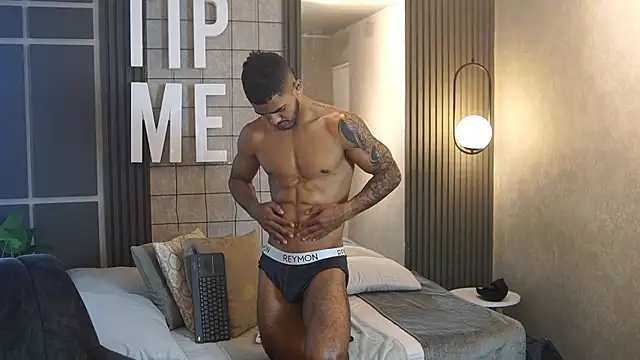 Snapshot of Reik_Vonn chatting on November 20, 2025, 12:17 pm Reik Vonn online show from November 20, 2025, 12:17 pm