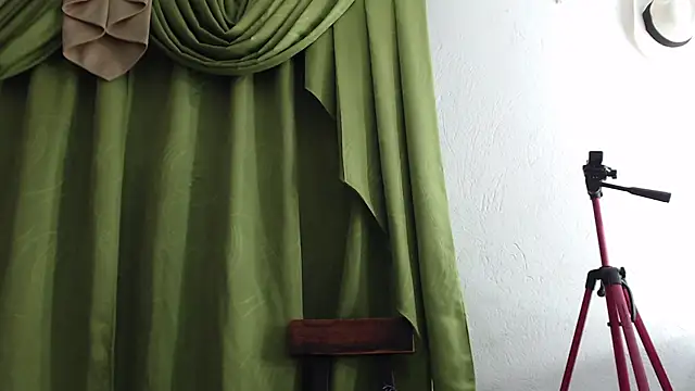 Snapshot of Zahara_18_ chatting on October 11, 2025, 11:39 pm Zahara 18  online show from October 11, 2025, 11:39 pm