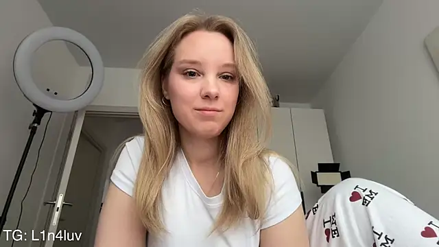 AIicaparkerc online show from April 5, 2026, 2:02 pm