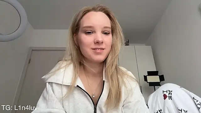 AIicaparkerc online show from April 4, 2026, 2:12 pm