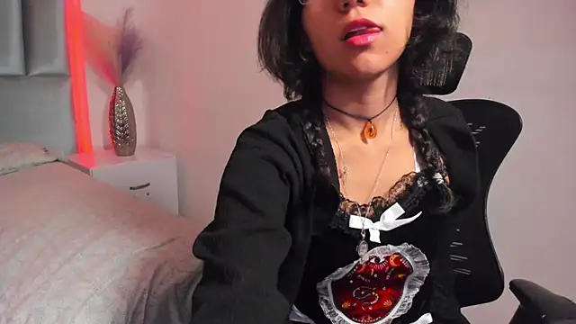 Snapshot of HollyPeach chatting on November 2, 2025, 4:23 pm HollyPeach online show from November 2, 2025, 4:23 pm