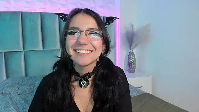 Snapshot of HollyPeach chatting on October 25, 2025, 3:12 pm HollyPeach online show from October 25, 2025, 3:12 pm