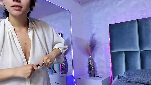 Snapshot of HollyPeach chatting on December 15, 2025, 7:52 pm HollyPeach online show from December 15, 2025, 7:52 pm