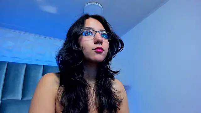 Snapshot of HollyPeach chatting on November 24, 2025, 7:58 pm HollyPeach online show from November 24, 2025, 7:58 pm