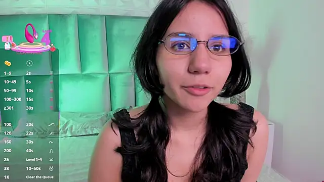 Snapshot of HollyPeach chatting on April 22, 2026, 7:42 pm HollyPeach online show from April 22, 2026, 7:42 pm