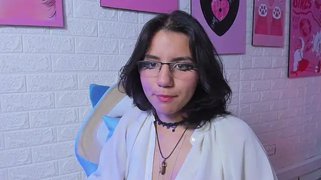 Snapshot of HollyPeach chatting on November 13, 2025, 7:56 am HollyPeach online show from November 13, 2025, 7:56 am