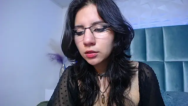 Snapshot of HollyPeach chatting on December 1, 2025, 7:48 pm HollyPeach online show from December 1, 2025, 7:48 pm