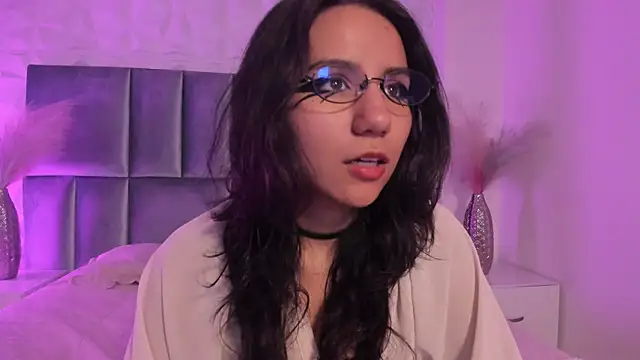 HollyPeach online show from March 20, 2026, 7:37 pm