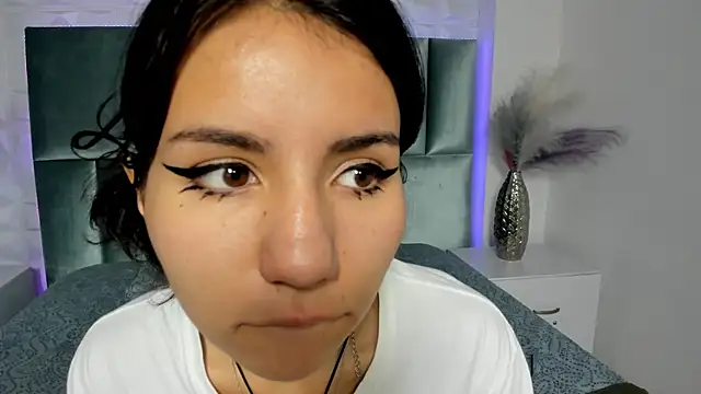 Snapshot of HollyPeach chatting on November 25, 2025, 7:47 pm HollyPeach online show from November 25, 2025, 7:47 pm