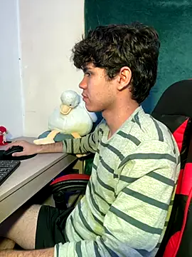 Im Camii online show from October 13, 2025, 6:20 pm