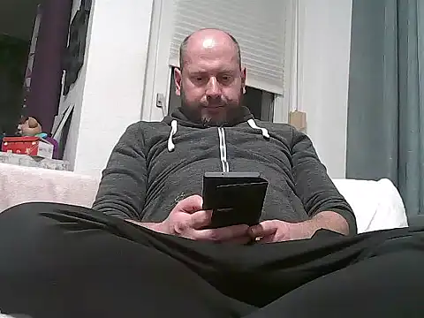 SweetGuyxt1986 online show from October 10, 2025, 11:16 pm