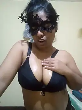 Expose Queen online show from January 9, 2026, 5:09 pm