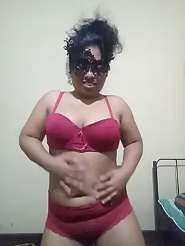 Expose Queen online show from February 16, 2026, 5:33 pm