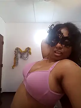 Snapshot of Expose_Queen chatting on June 17, 2026, 8:03 am Expose Queen online show from June 17, 2026, 8:03 am