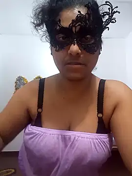 Expose Queen online show from May 19, 2026, 7:43 pm