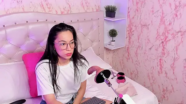 Snapshot of GabbiePrice chatting on February 8, 2026, 2:15 pm GabbiePrice online show from February 8, 2026, 2:15 pm