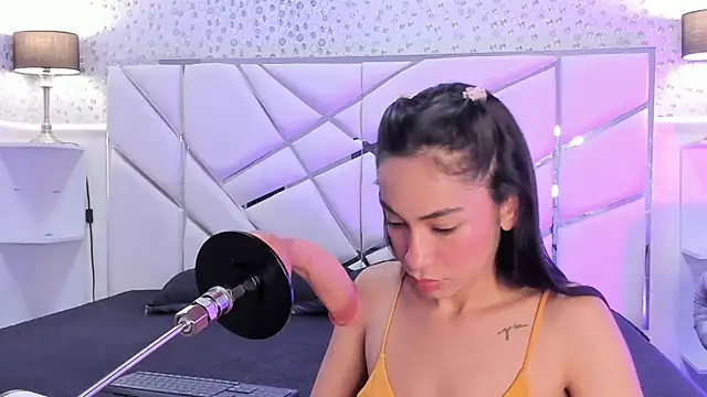 Snapshot of GabbiePrice chatting on April 2, 2026, 12:45 pm GabbiePrice online show from April 2, 2026, 12:45 pm