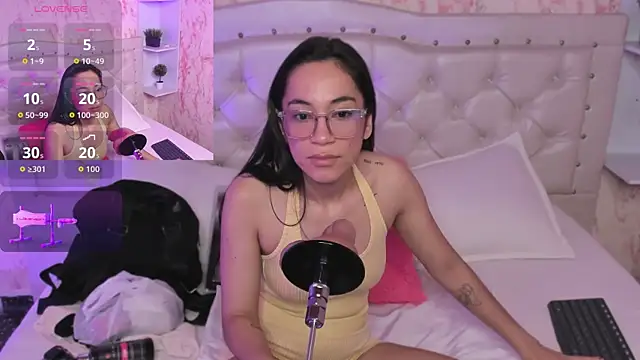 Snapshot of GabbiePrice chatting on February 5, 2026, 2:24 pm GabbiePrice online show from February 5, 2026, 2:24 pm