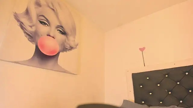 Snapshot of BiancaValentinna chatting on October 27, 2025, 9:05 pm BiancaValentinna online show from October 27, 2025, 9:05 pm