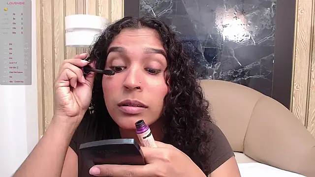 Snapshot of Belindamuller chatting on February 18, 2026, 11:34 pm Belindamuller online show from February 18, 2026, 11:34 pm