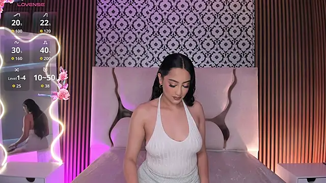 Snapshot of BEELLA_TAY1 chatting on December 17, 2025, 12:54 pm BEELLA TAY1 online show from December 17, 2025, 12:54 pm